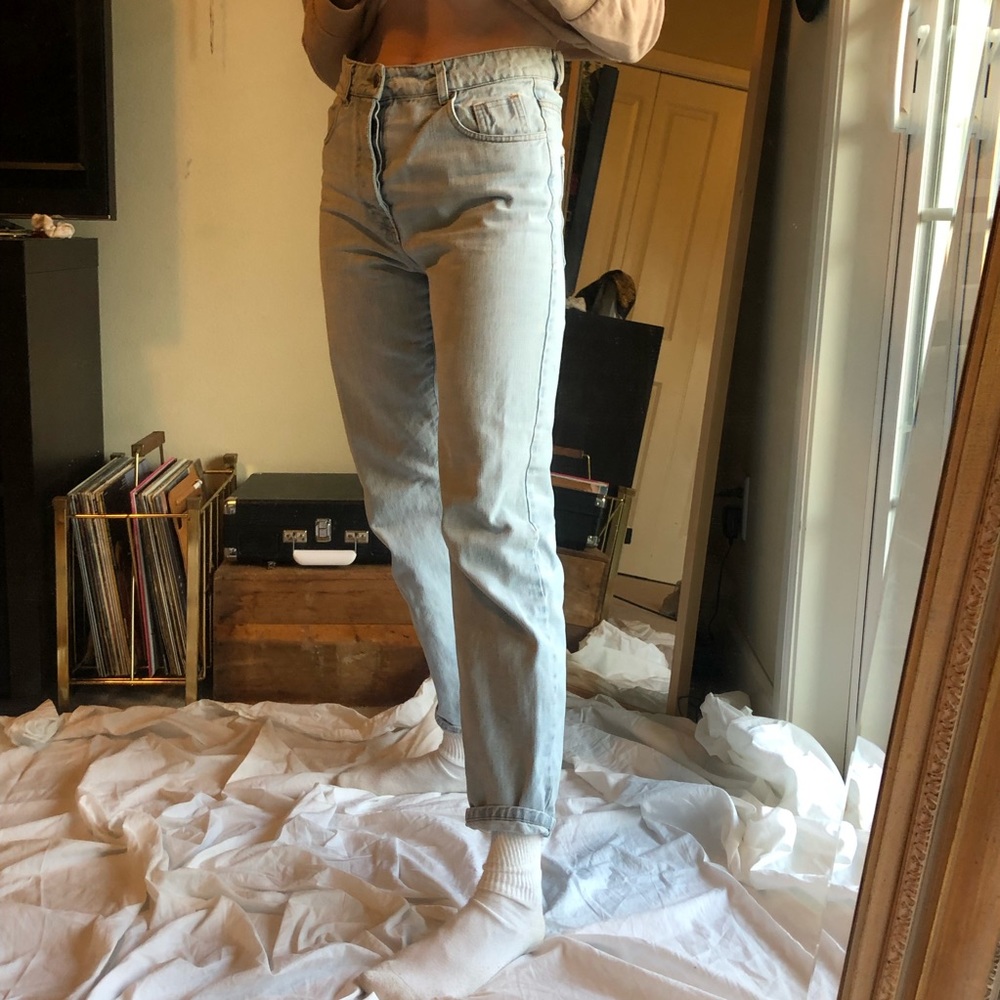 🦋BRANDY MELVILLE HIGH WAISTED JEANS🦋 LIGHT WASH
